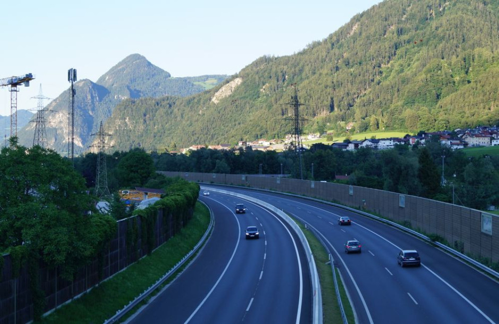 Wat kost een Zwitsers snelwegvignet in 2026 voor een auto met caravan