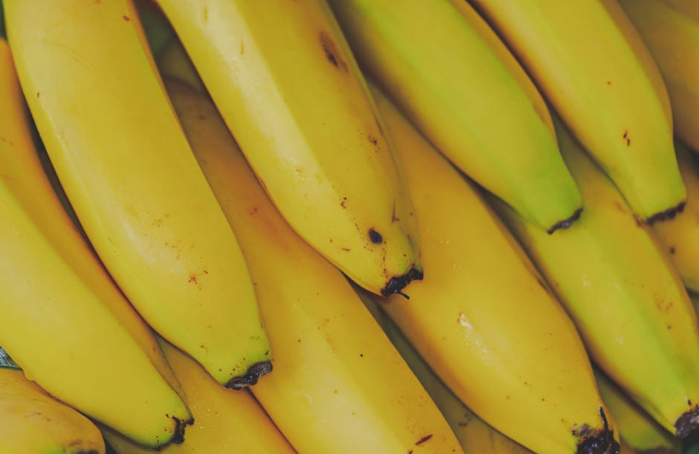 Waarom worden bananen krom tijdens het groeien?