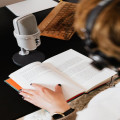 Waarom klinkt je stem anders als je jezelf hoort opnemen?