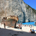 Hoe groot is Zakynthos vergeleken met Nederland?